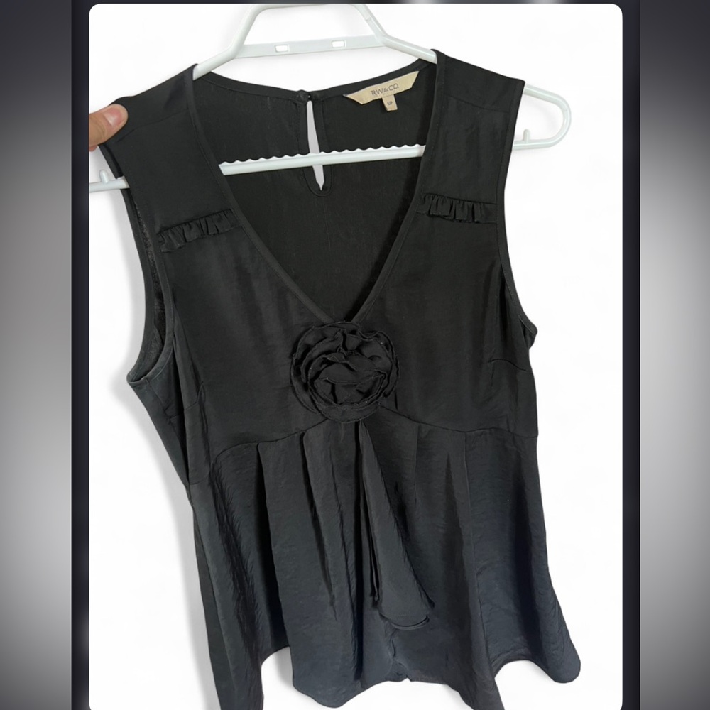 RW and Co rosette black blouse